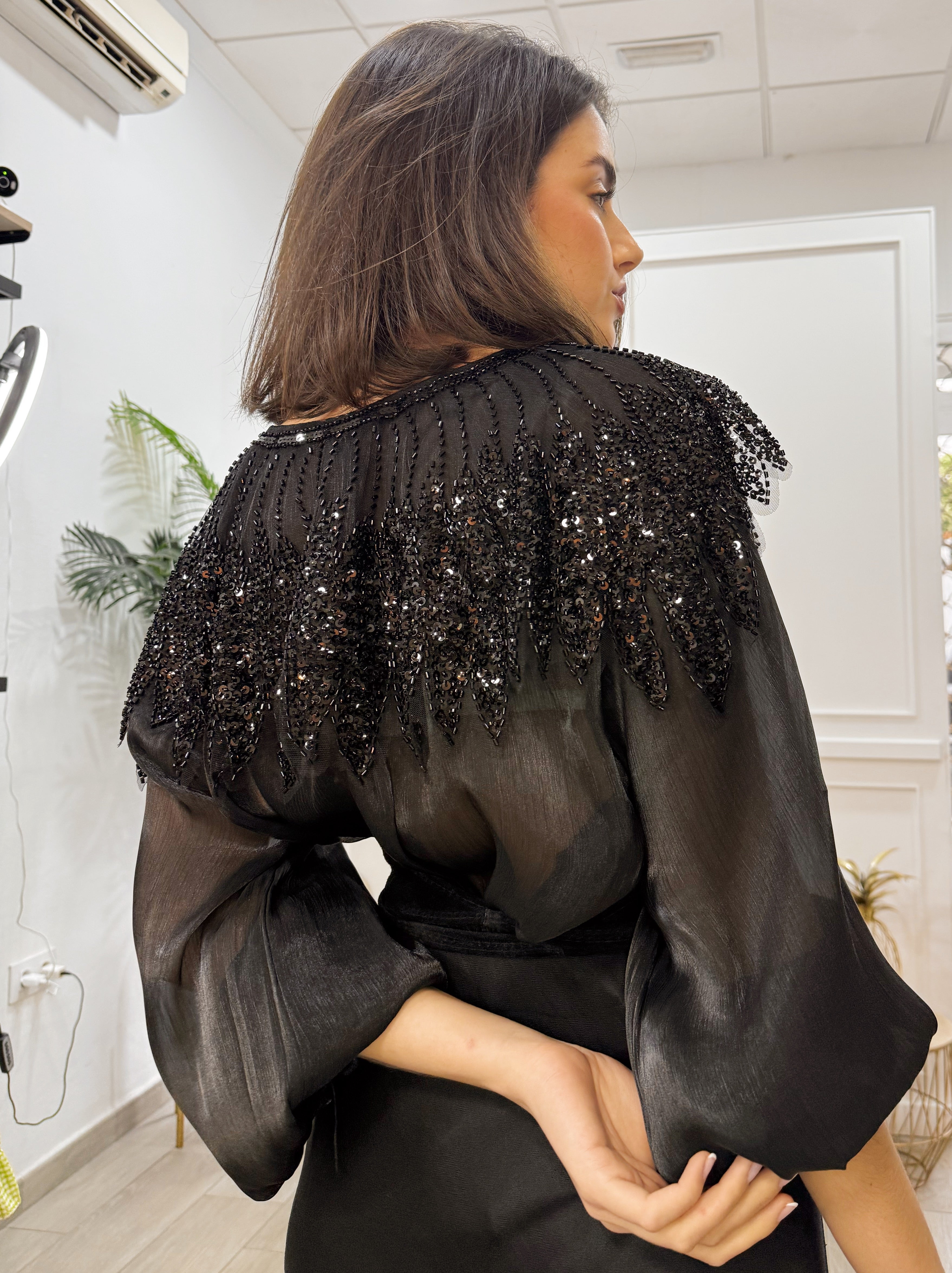 Camisa Cuello Pedrería Negra